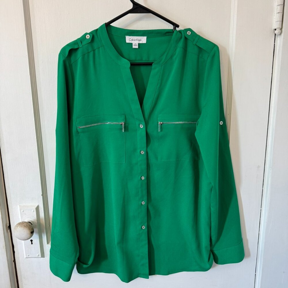 Women's Calvin Klein Kelly Green Long Sleeve Button Down Blouse.  Size Medium.